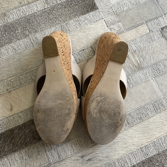 Moda Beige Sandals - Picture 3 of 5